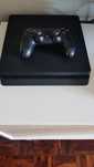 PS4 Slim 1TB + Comando