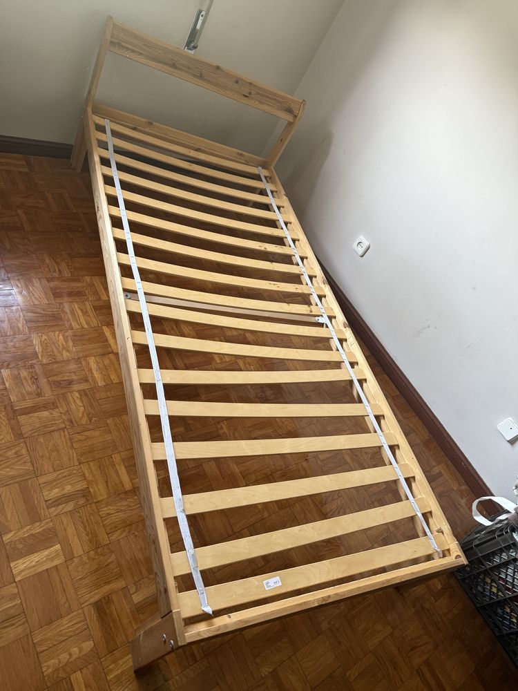 Cama solteiro s/ Colchão