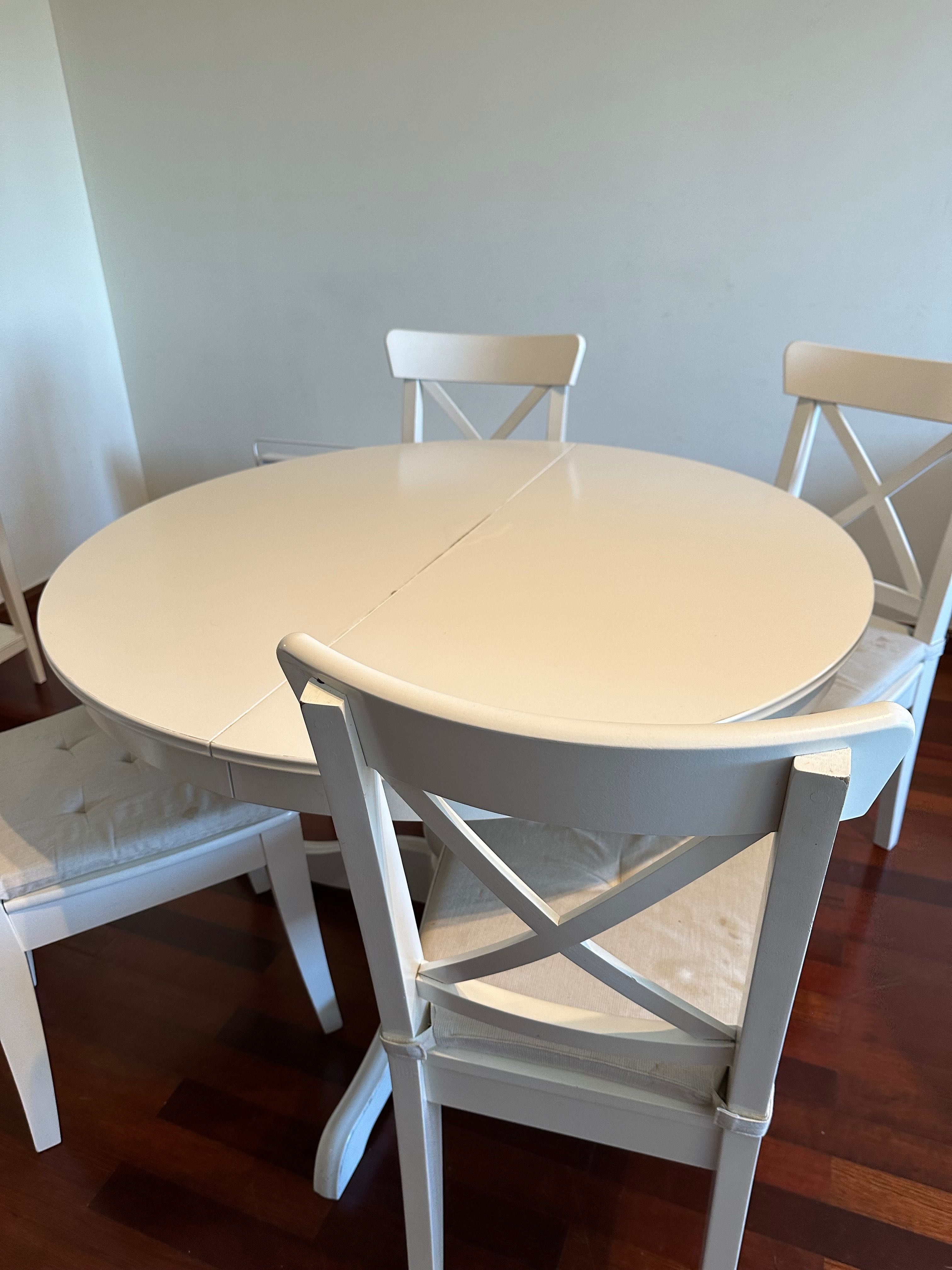 Conjunto de mesa branca extensível INGATORP e 4 cadeiras
