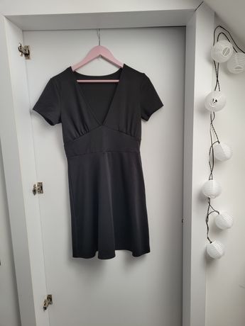 Czarna sukienka Sinsay L
