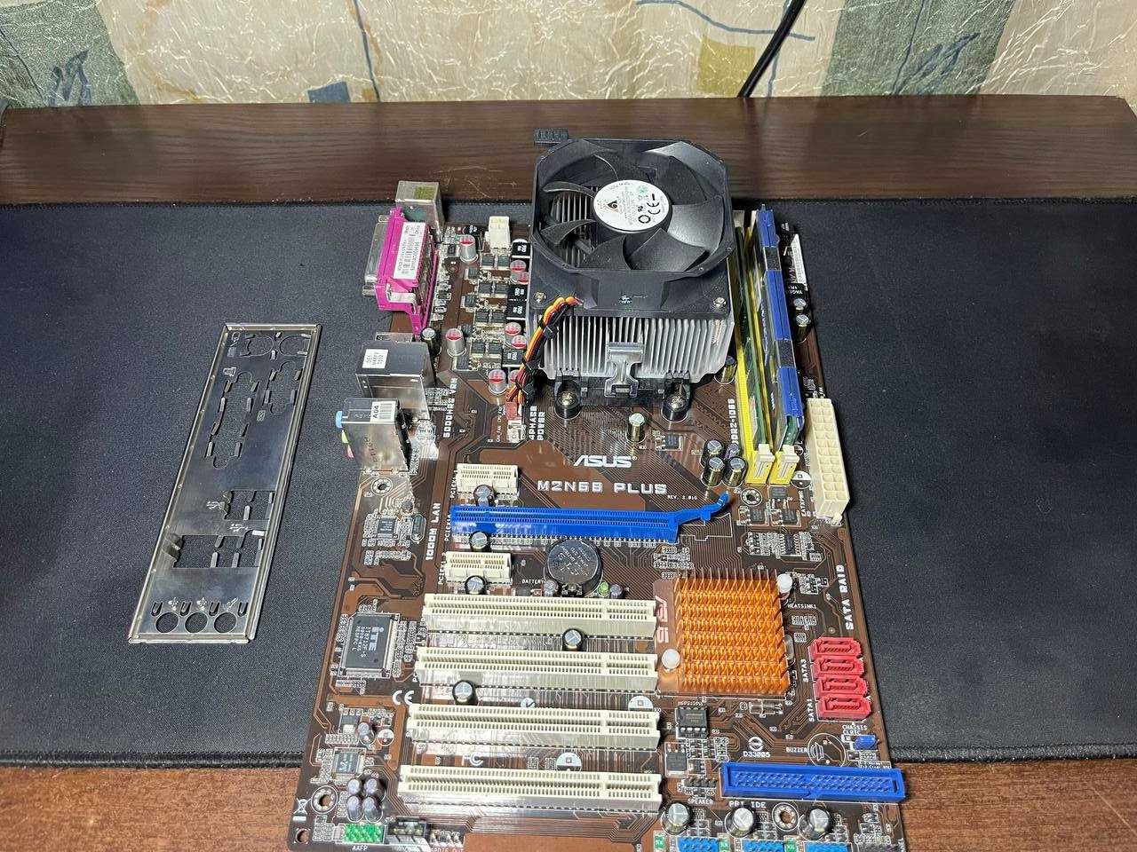 Комплект 2 ядра 4 гига Athlon 7750, 4gb ddr2 800Mhz, M2N68 Plus AM2+