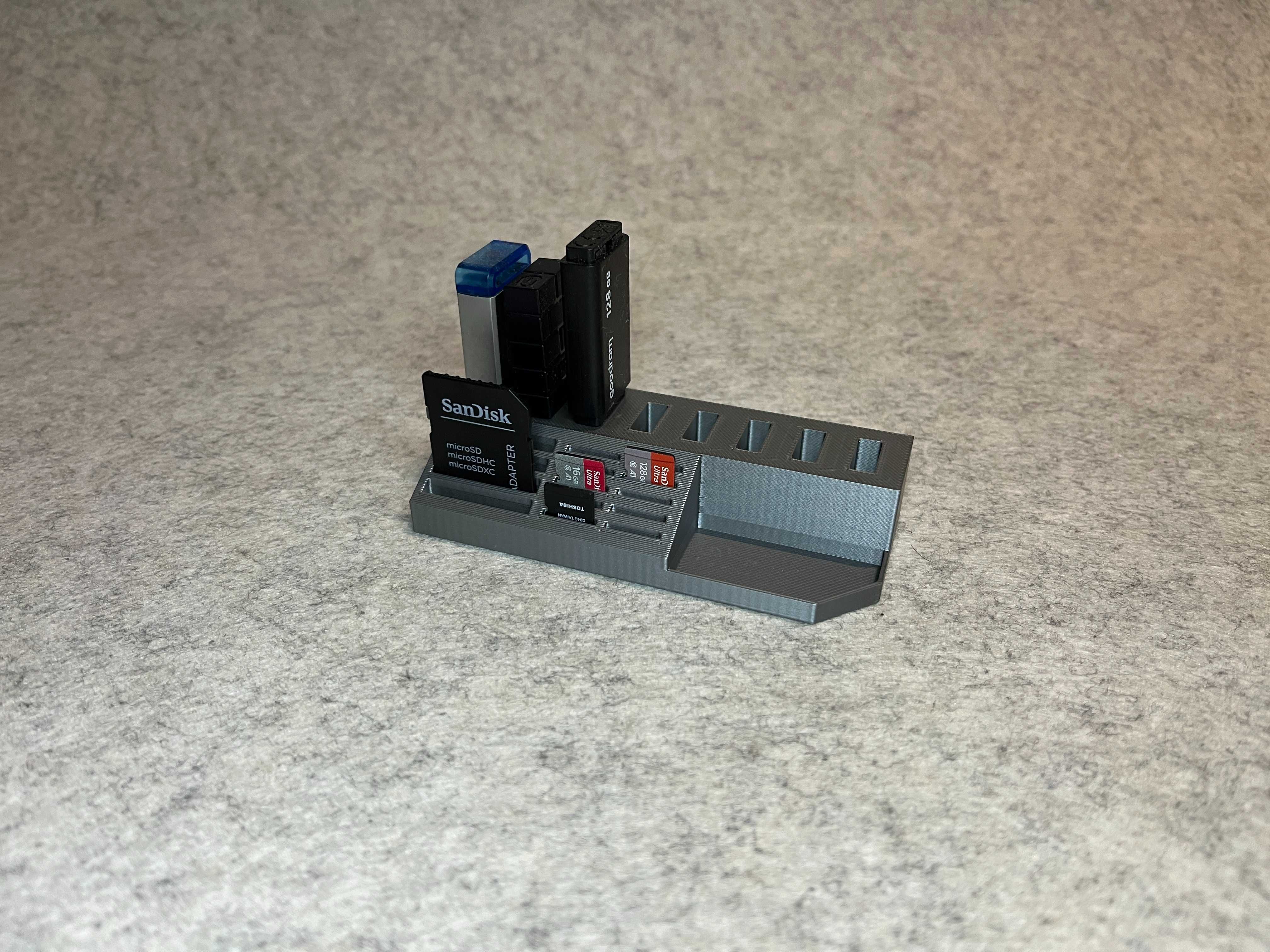 Stojak na karty pamięci SD, MicroSD oraz pendrive
