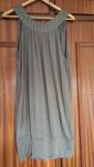 Vestido verde seco com tachas