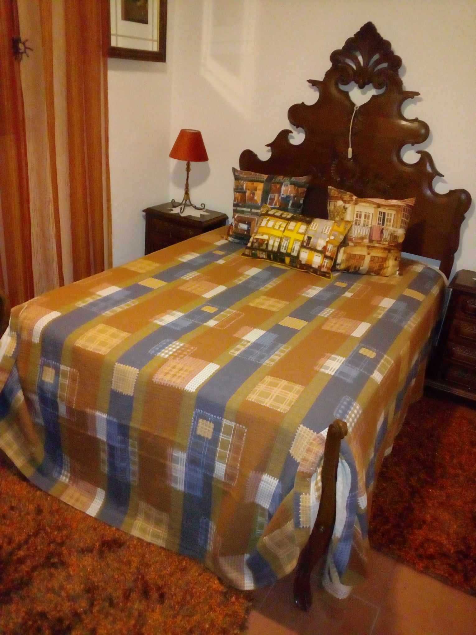 Cama de casal antiga