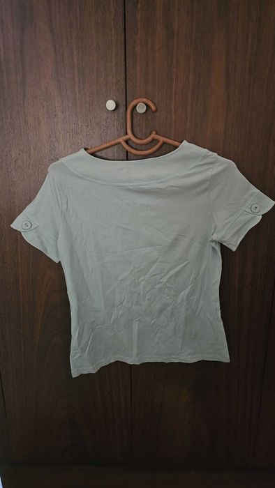 T-shirt com cristais e tachas
