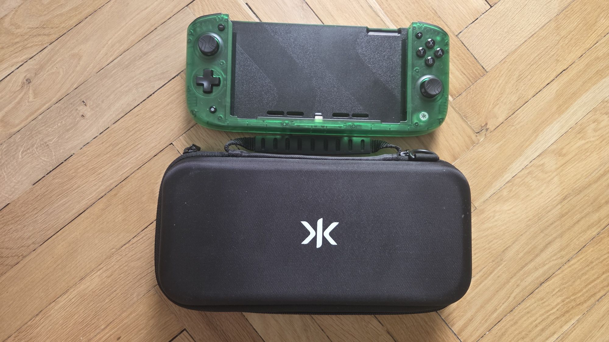 Nitro Deck Emerald Green Edition Nintendo Switch OLED + Etui