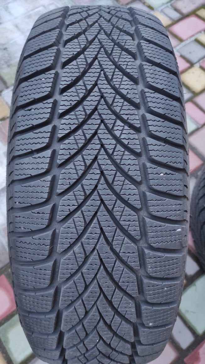 Зимові шини Goodyear UltraGrip Ice 2 215/60R16 99T