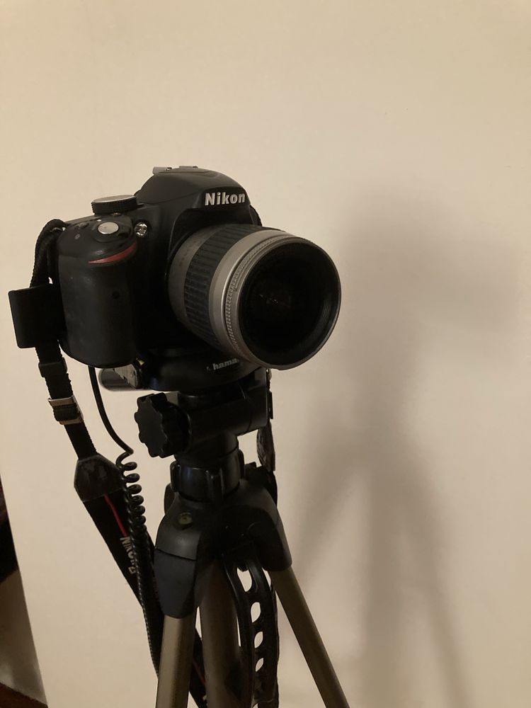 Nikon 3200D + tripé + bateria/carregador + alimentação USB-C