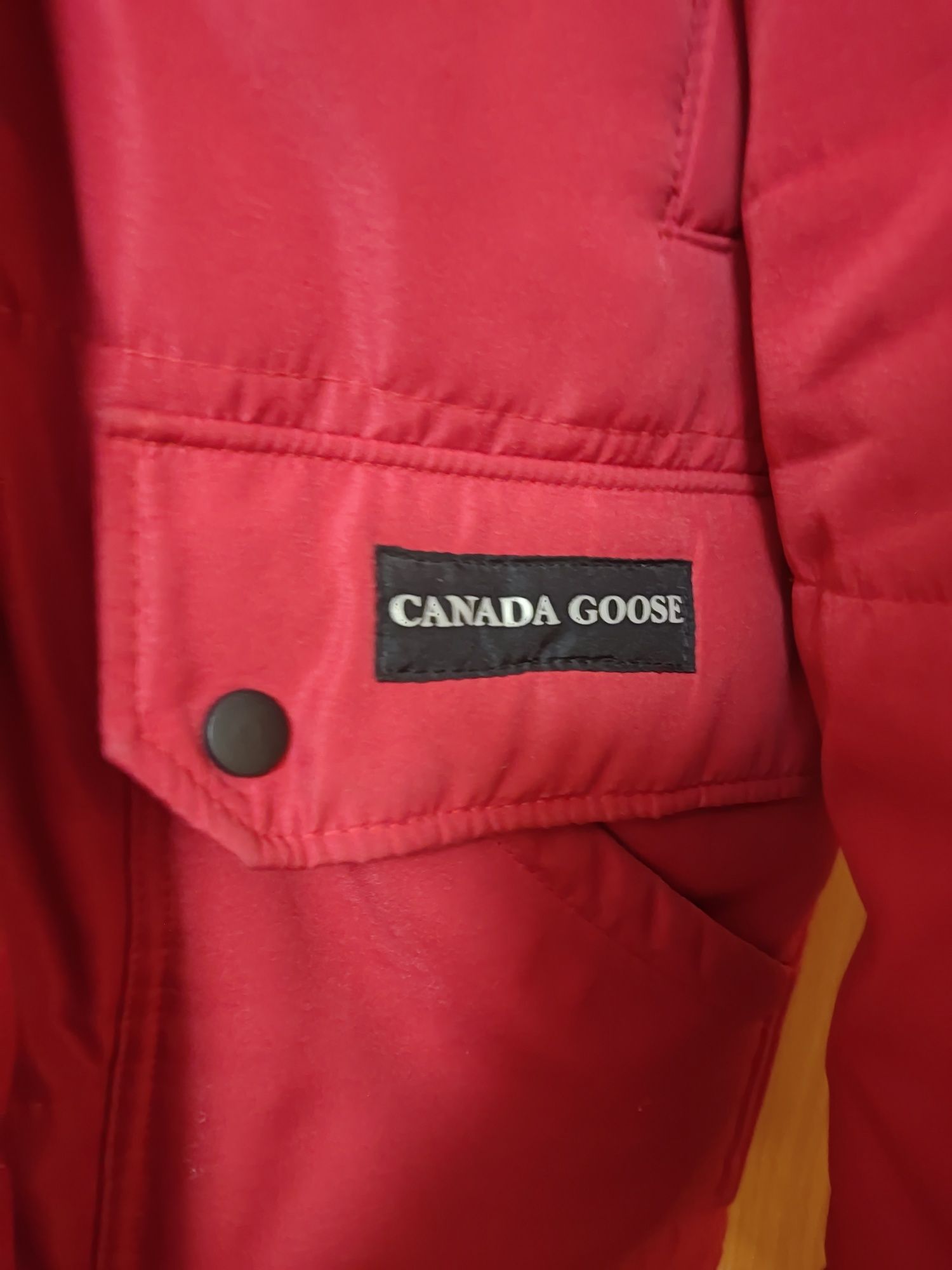 Продам зимовий пуховик Canada goose