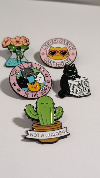 Przypinka do torby plecaka z kaktusem Not a hugger