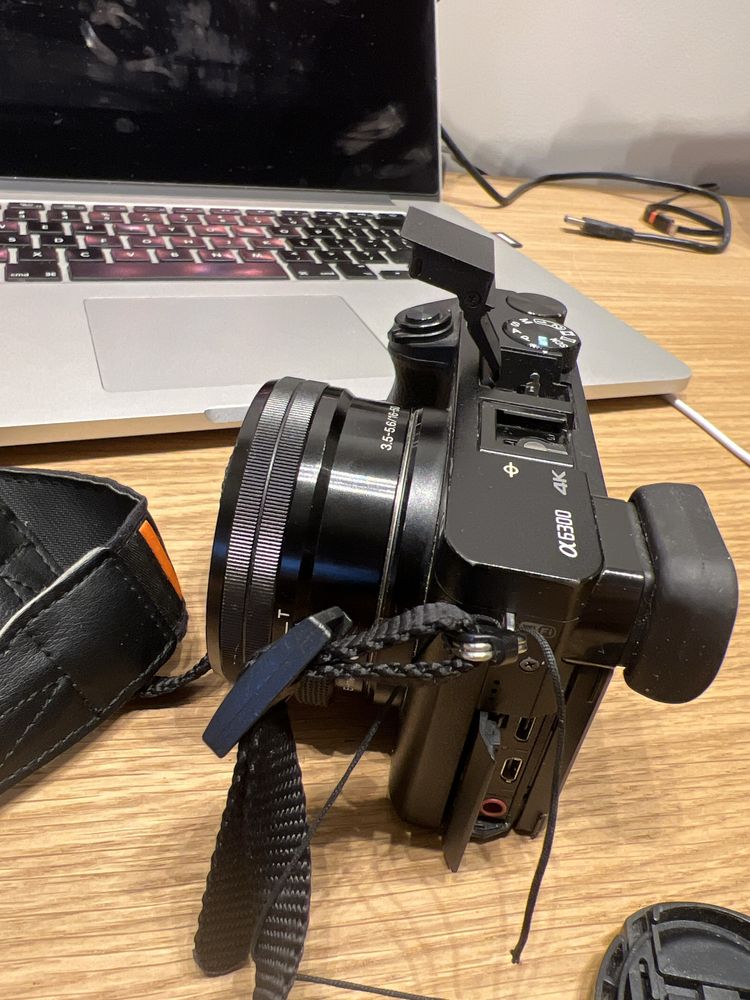 Sony a6300 4 baterie + SD 256 SD 17.000 przebieg + obiektyw Sony kit