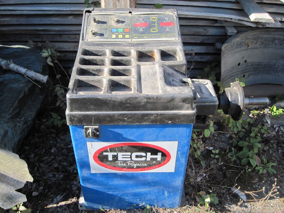 Продам балансировочный шиномонтажный станок на запчасти.