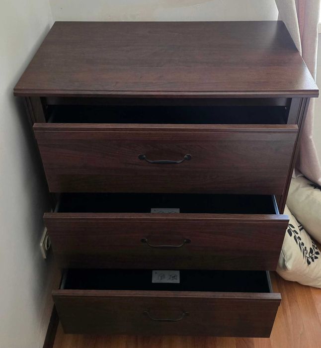 Cómoda de Quarto em Castanho Escuro em Perfeitas Condições
