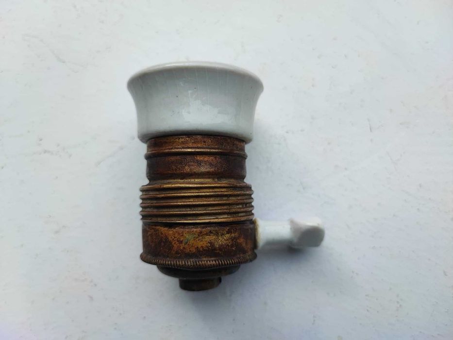 Przedwojenna mosiężna oprawka z wyłącznikiem E27