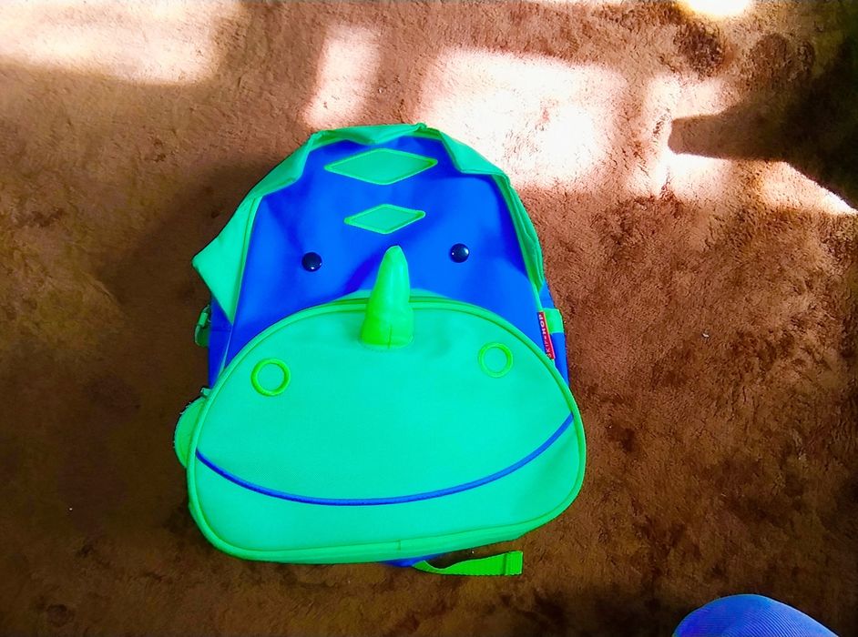 Яркий и удобный детский рюкзак Skip Hop Zoo «Динозавр»