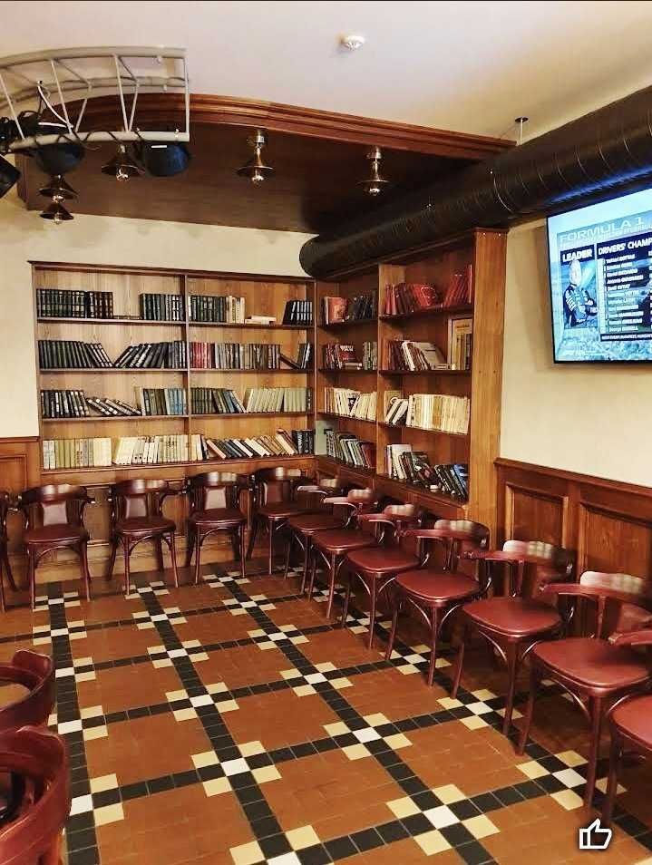 «Watson Pub» – справжній англійський паб у центрі міста.