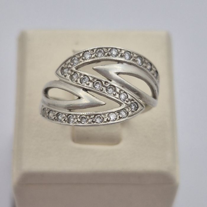 Срібна каблучка 925 проба доріжка з фіанітами