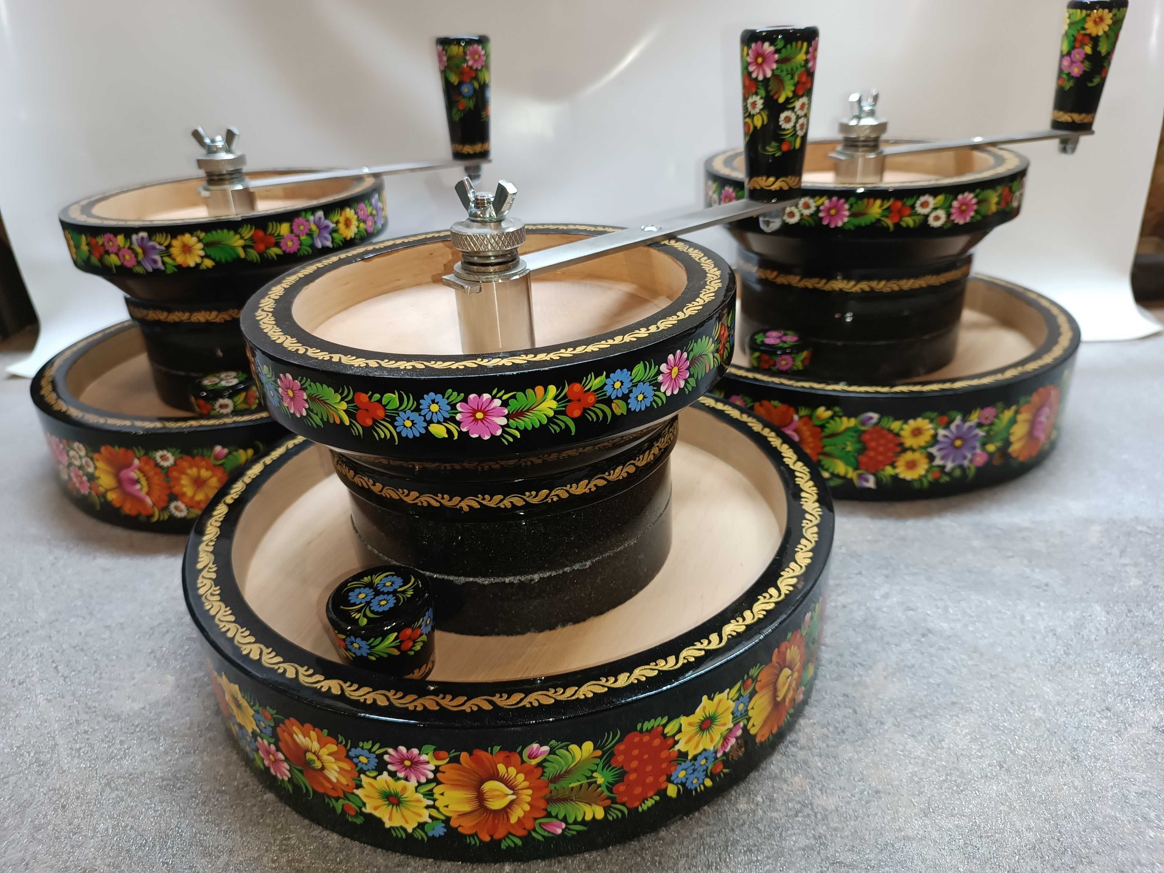 Мельница ручная для помола зерна