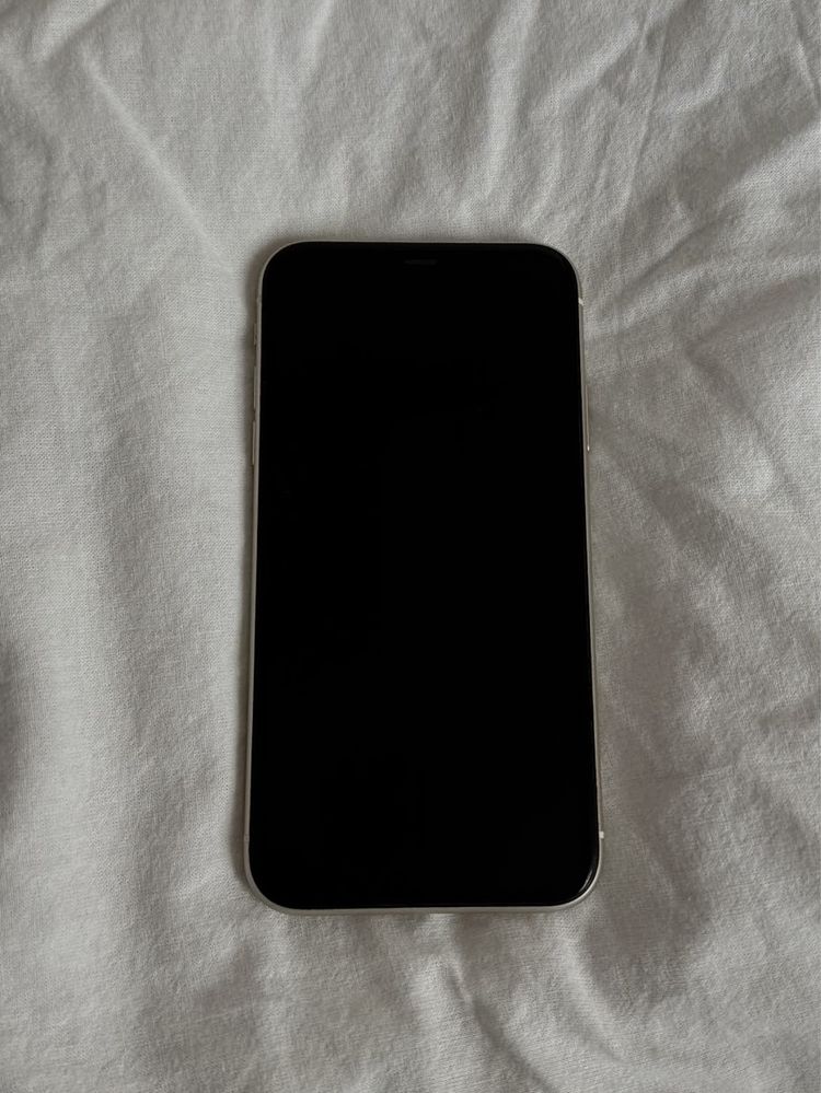 iPhone 11, 64 GB + dodatki