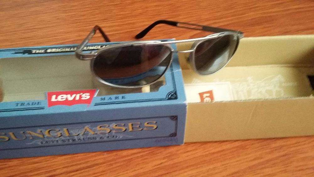 Óculos de sol Levi's como novos, estilo aviador