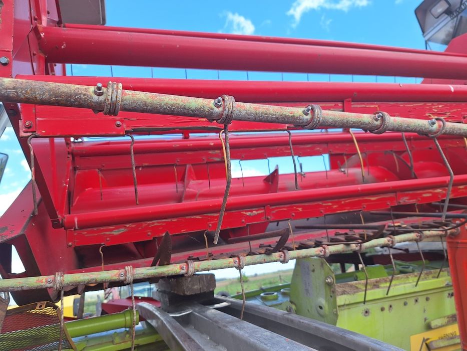 Комбайн Massey Ferguson 16