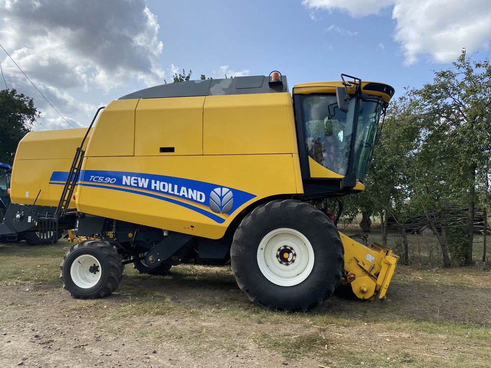 Комбаин NEW HOLLAND TC5.90