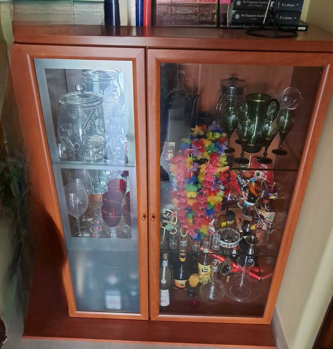 Estante/Cristaleira com iluminação