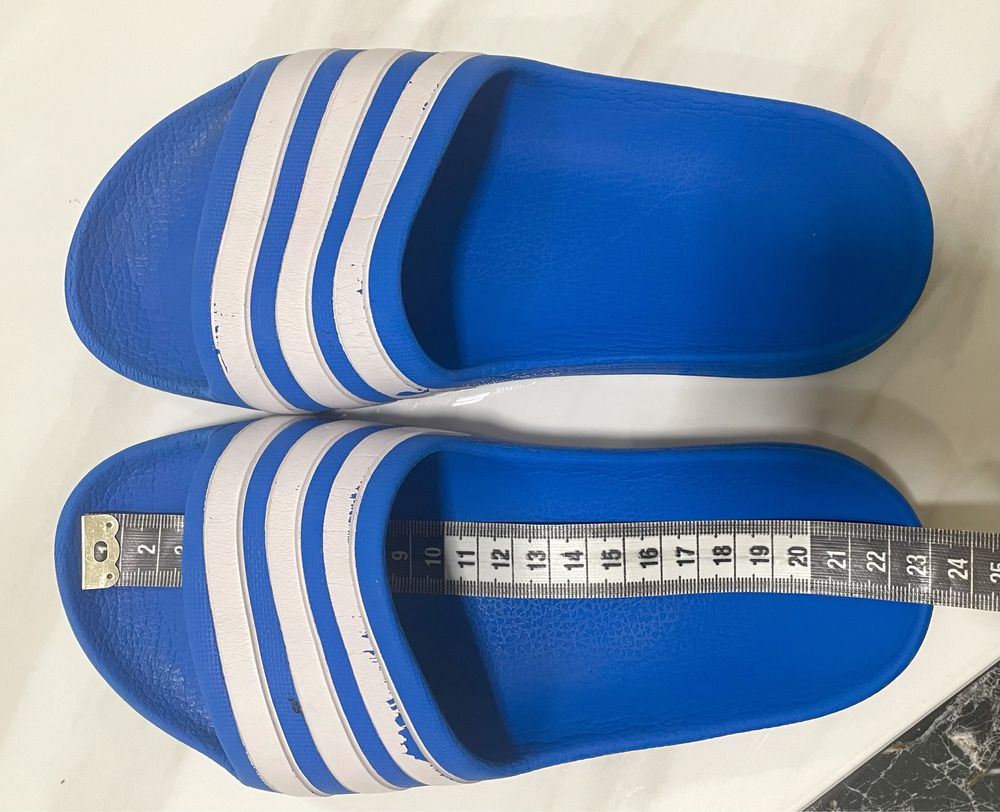 Продам фирменные шлепанцы Adidas!