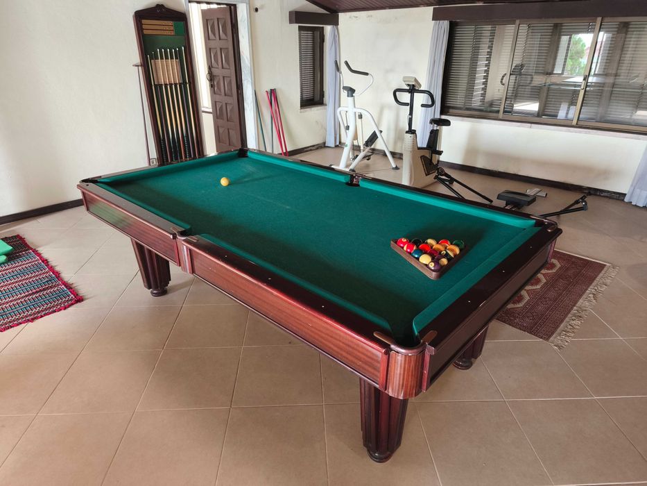 MESA DE SNOOKER + TACOS + BOLAS + SUPORTE DE TACOS (EM BOM ESTADO)