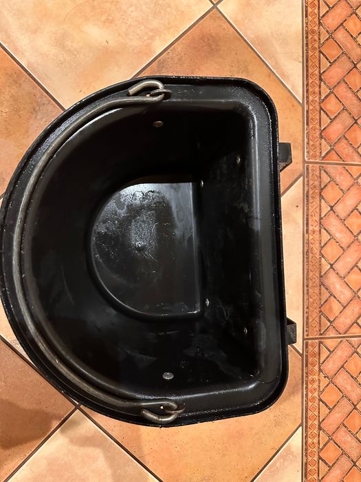 żłób czarny dla konia