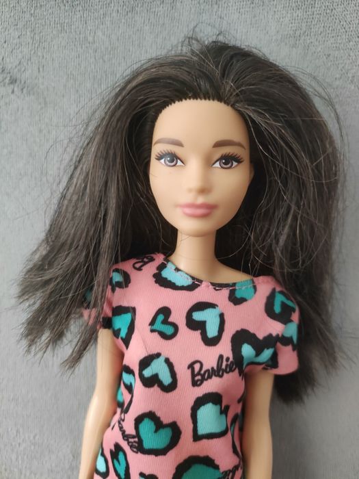 Lalka Barbie sukienka w serduszka