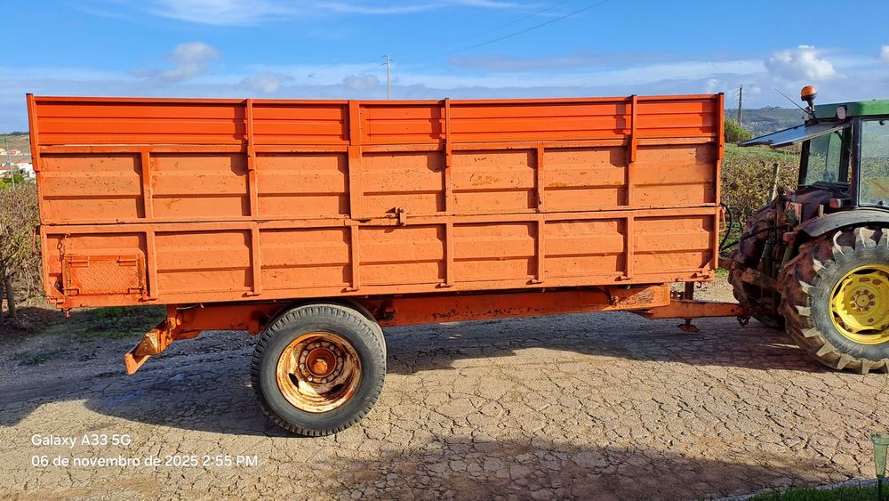 Reboque galucho 7500kg tribasculante com travões hidráulicos