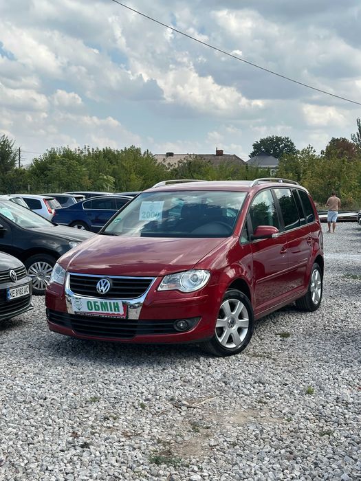 Продам Volkswagen Touran 2006 рік можлива розстрочка,кредит,обмін!