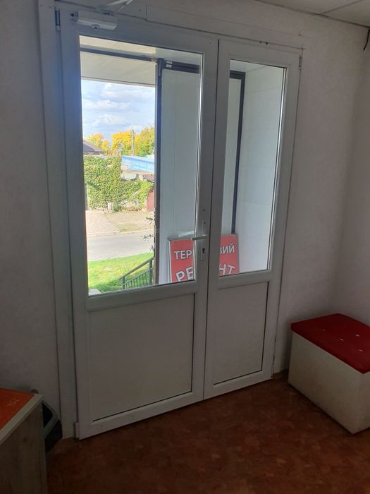 Продам пластикові двері