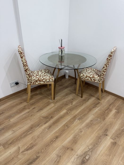 Stół szklany złoty