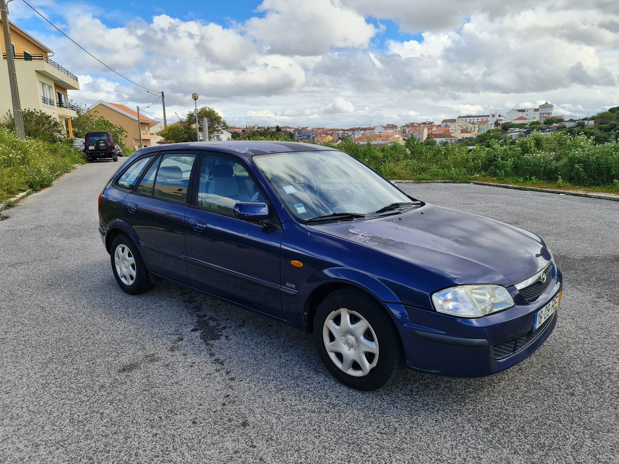 Mazda 323 GT com 145mil km