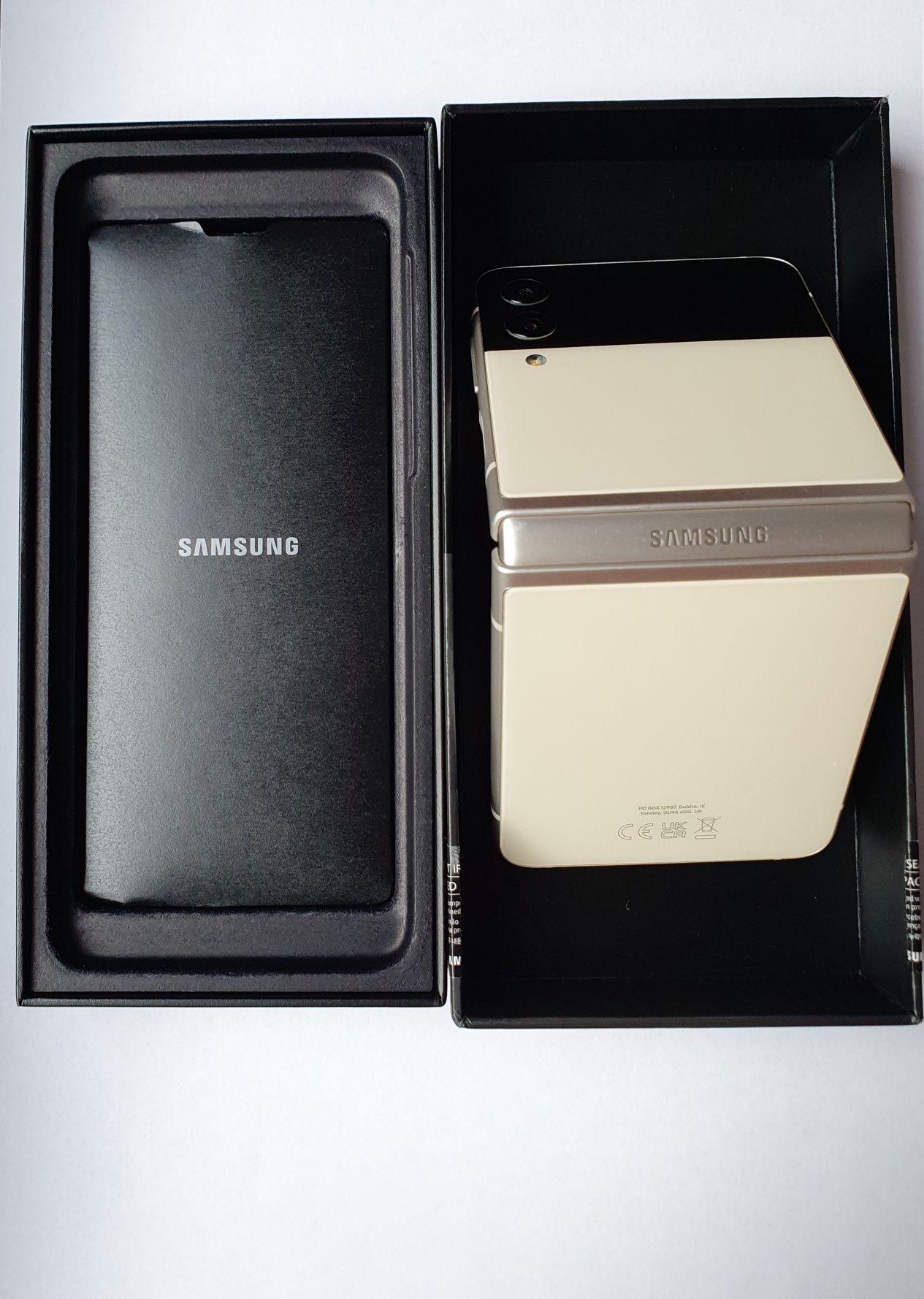 Samsung galaxy Z flip3 5g