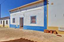 Moradia T2 c/ Logradouro e Anexos em Joinal, Messines