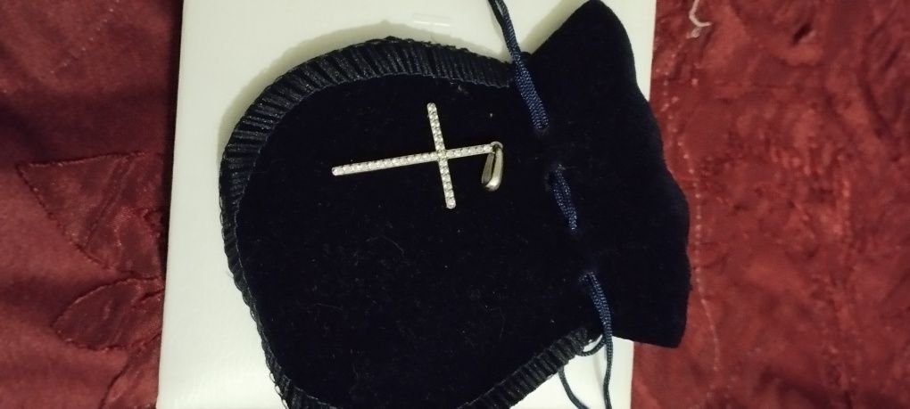 Продам крестик серебряный