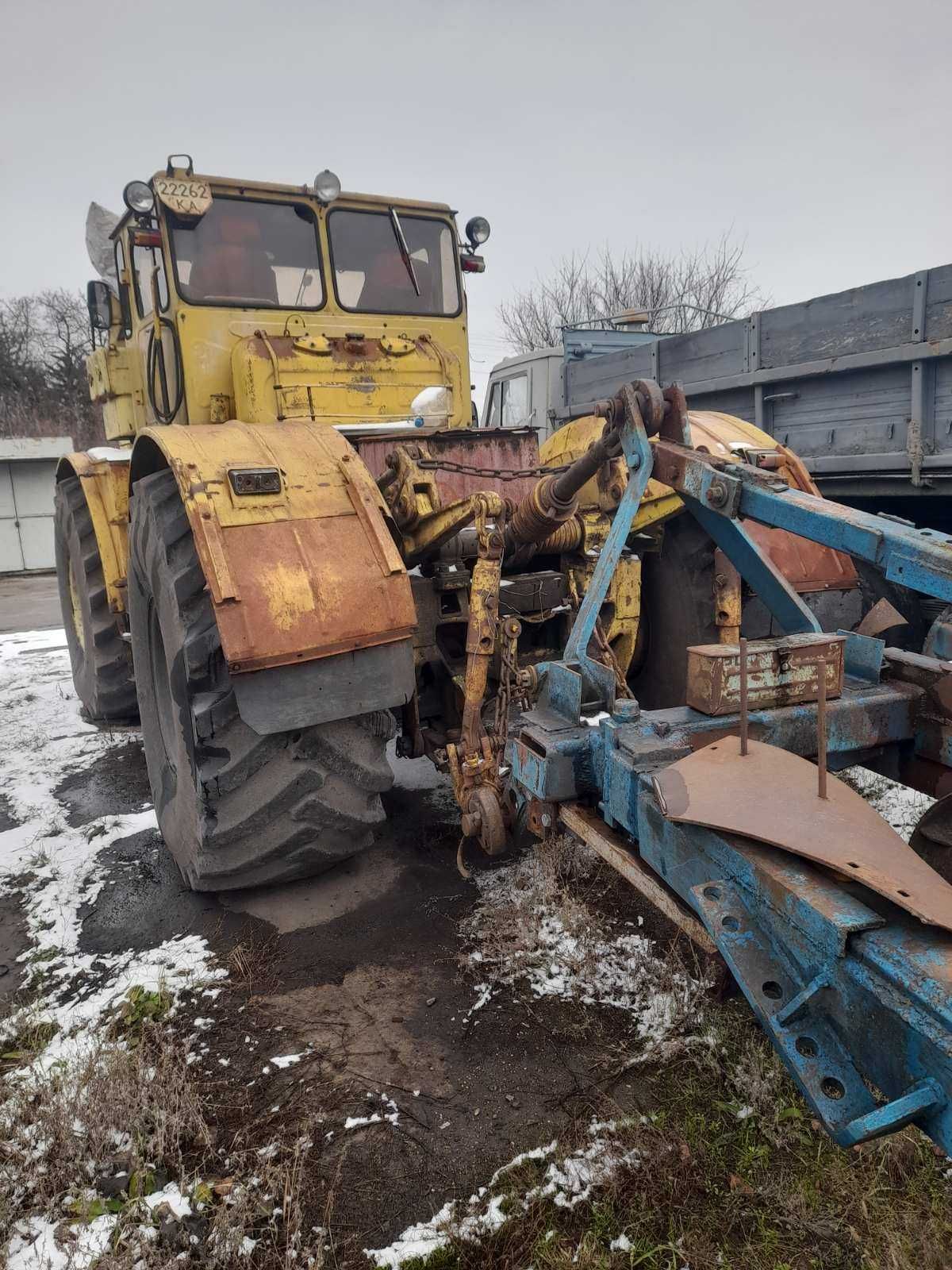 Продам трактор К-701 з 7-ми корпусним плугом.
