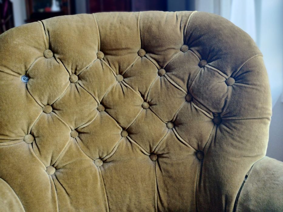 Cadeirão  ,senhorinha em veludo