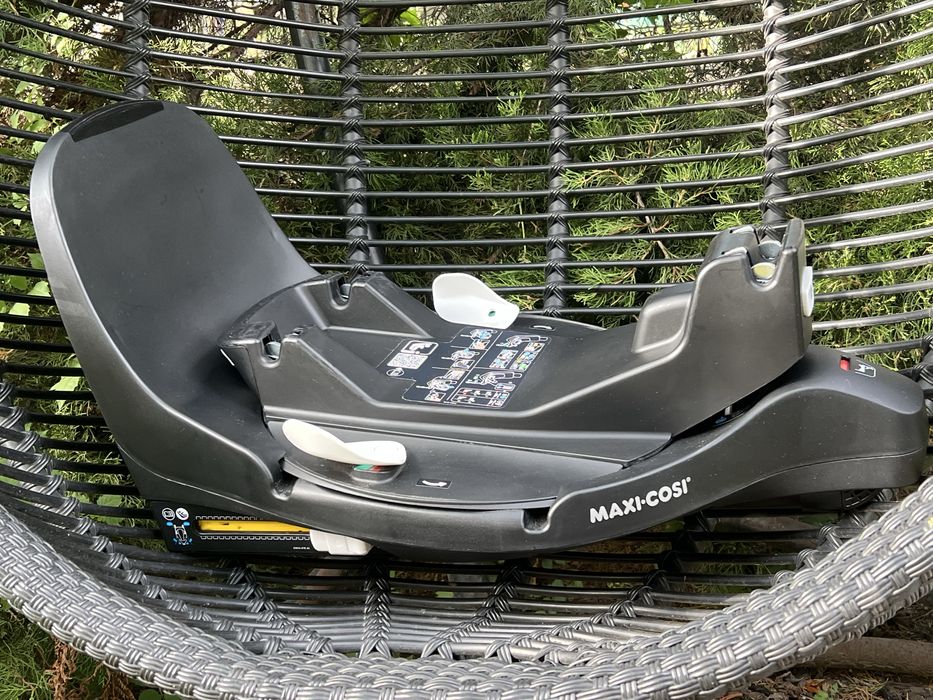 Автокрісло MAXI-COSI Pebble 360 Pro з базою FamilyFix 360 Pro