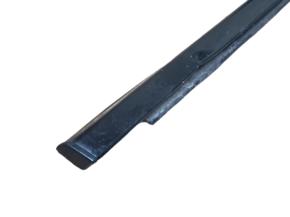 Молдинг стекла передней правой двери Mitsubishi L200 разборка