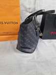 Torba damska Guess duża monogram czarna brelok