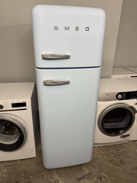 Ретро холодильник Smeg FAB30AZ7