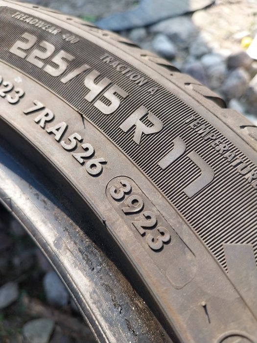 Opona CAŁOROCZNA Vredestein 225/45R17 94V