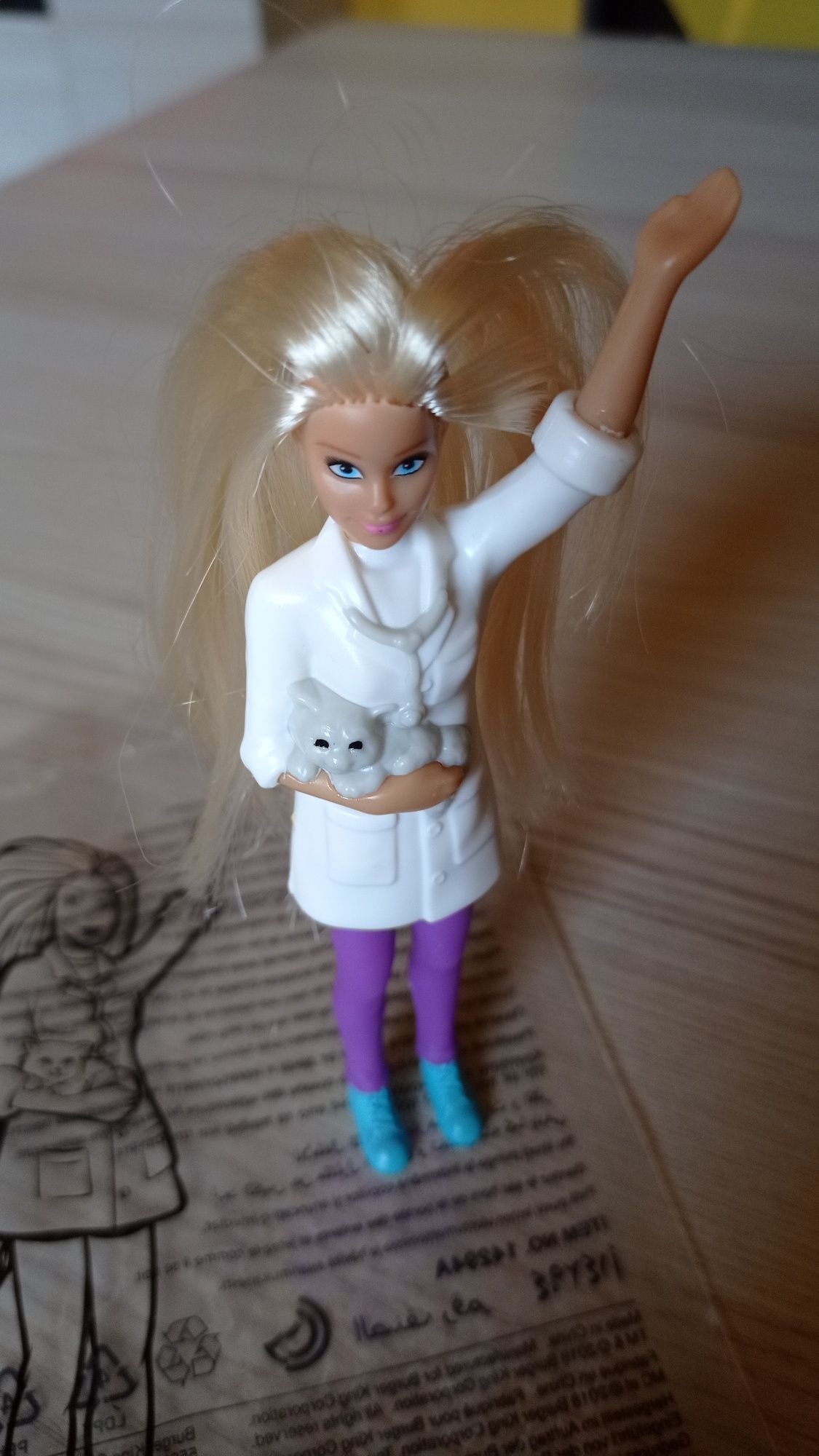 Lalka mini Barbie Mattel i kotek - lalka weterynarz z kotkiem - NOWA