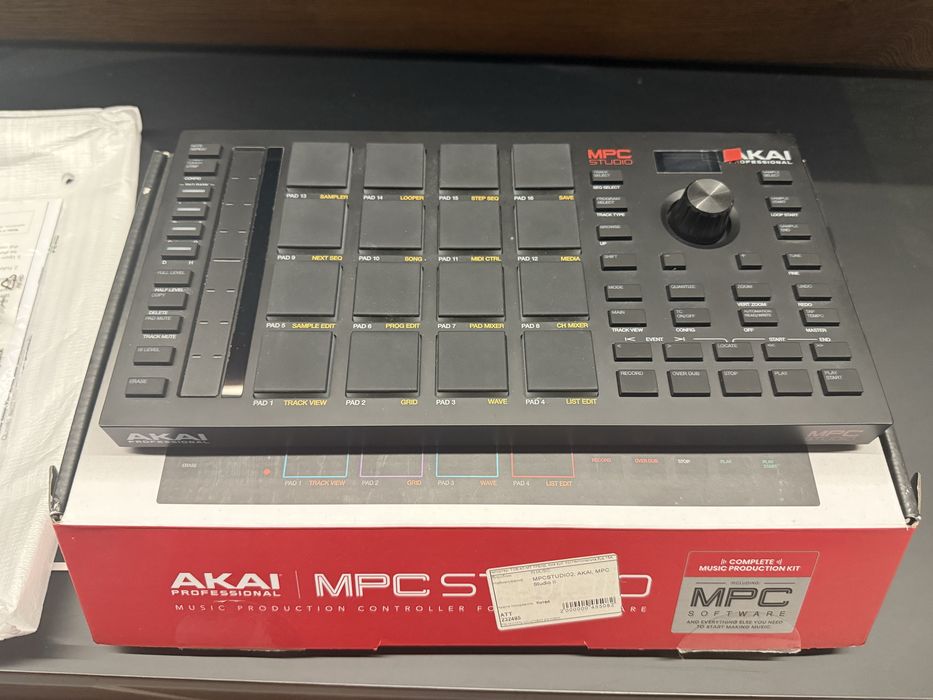 DJ-контролер Akai MPC Studio II