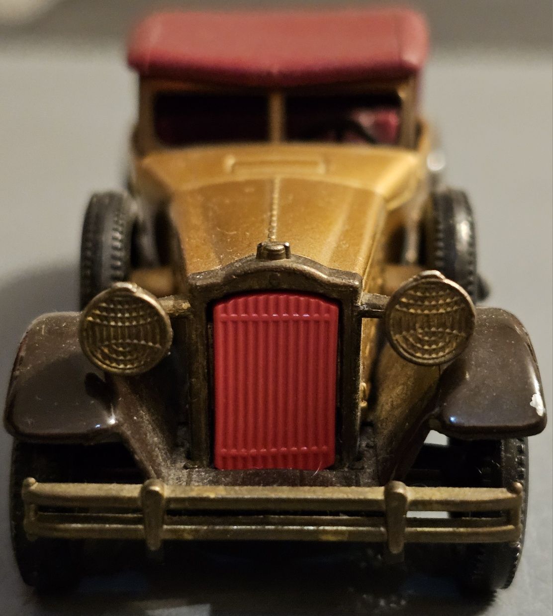 Mercedes-Benz SS, Packard Victoria, Ford T