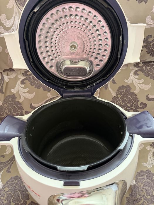 Мультиварка Moulinex Cook4Me (модель EPC03) -у гарному стані!